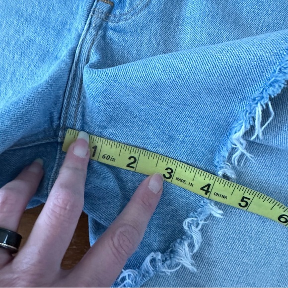 Abercrombie & Fitch high rise Mom Short Distressed Light Blue Denim 29/8 4” - Picture 5 of 8